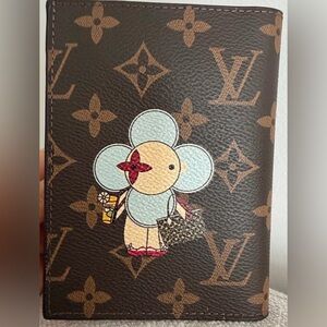 Louis Vuitton Vivienne 2017 Collector Piece Passport Card Holder